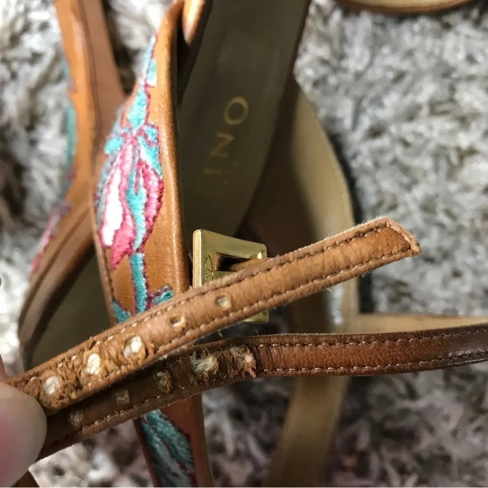 *Vintage* Valentino Garavani women’s pink blue floral embroidered leather heels